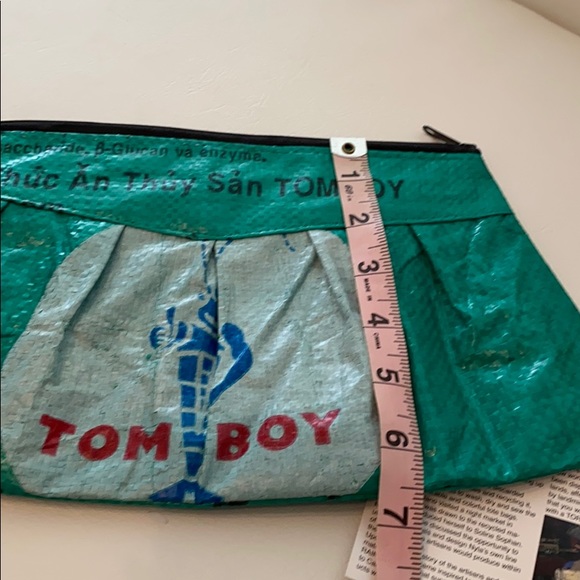 Torrain Vegan Recycled Clutch Feed Bag - Picture 8 of 8